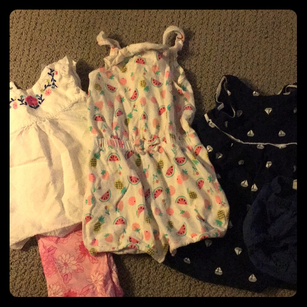 Bundle 4 pieces baby girl size 12 months.
